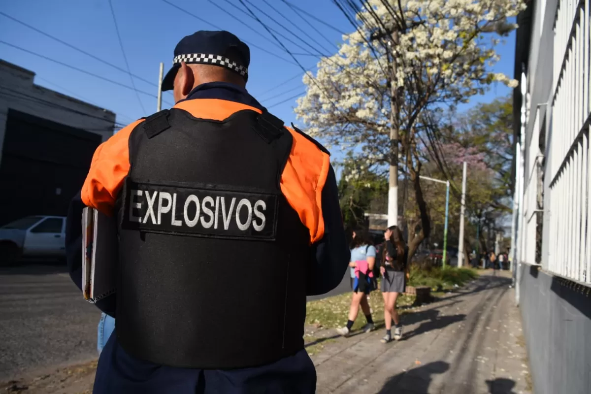 AMENAZA DE BOMBA / FOTO DE LA GACETA Por Diego Araoz