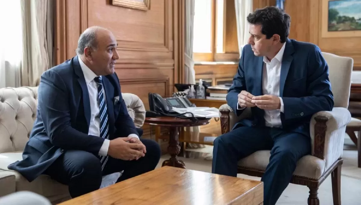 EN LA CASA ROSADA. El gobernador Juan Manzur, junto a su ex colega de gabinete, el ministro del Interior Wado de Pedro. / Foto de Archivo