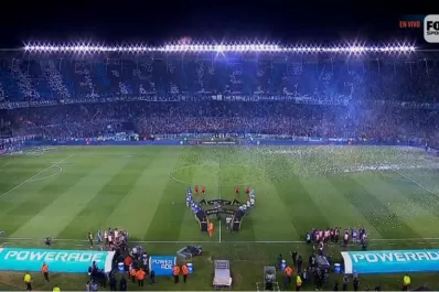 ¿Qué decía el cartel? El fallido recibimiento de la hinchada de Racing a su equipo