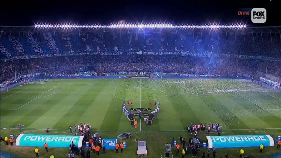 ¿Qué decía el cartel? El fallido recibimiento de la hinchada de Racing a su equipo.