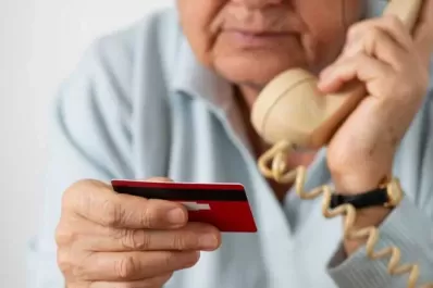Alerta por una nueva estafa a jubilados: denuncian a una empresa por “débitos no autorizados”
