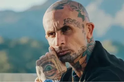 El cantante de Ke Personajes posó desnudo en Instagram y dejó un llamativo mensaje