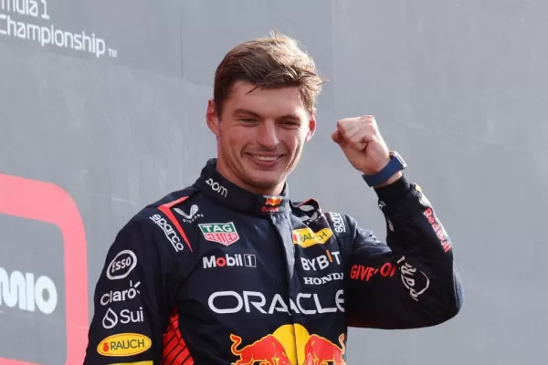 Verstappen estrenó su tercer título con un cómodo triunfo