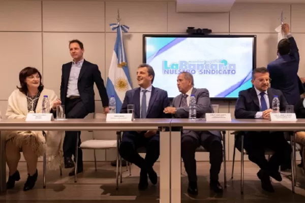Se concretó la firma del acta de la compra del Banco Itaú por parte del Banco Macro