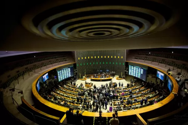 Escándalo de corrupción: el Congreso de Brasil quiere regular el mercado financiero