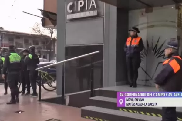 Allanamientos y una detención por la amenaza de bomba en la Caja Popular