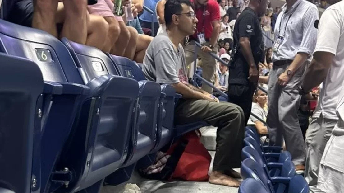 US Open: un activista se pegó al piso y frenó la semifinal entre Gauff y Muchova