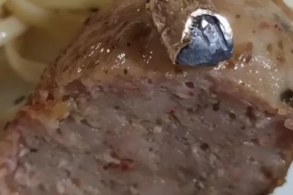 Tierra del Fuego: comía chorizos y encontró una bala adentro de uno