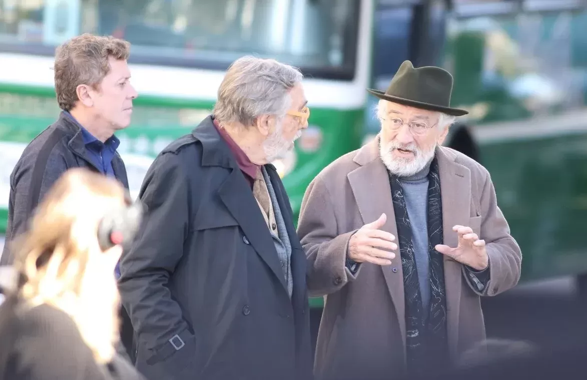 Se filtraron las primeras imágenes de la serie de Robert De Niro y Luis Brandoni