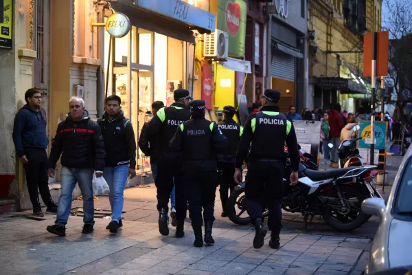 Disturbios en El Bajo: un intento de robo en manada alarmó a los comerciantes