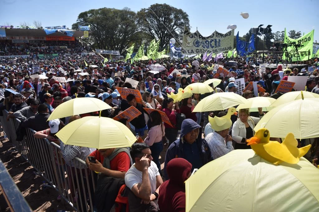 ACTO DE MASSA EN EL HIPÓDROMO / Foto de LA GACETA - Por Inés Quinteros Orio