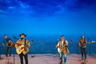 El folclore se celebra en festivales populares