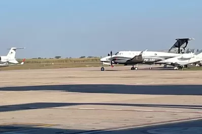 Massa en Tucumán: hubo un desfile de aviones privados en el Benjamín Matienzo