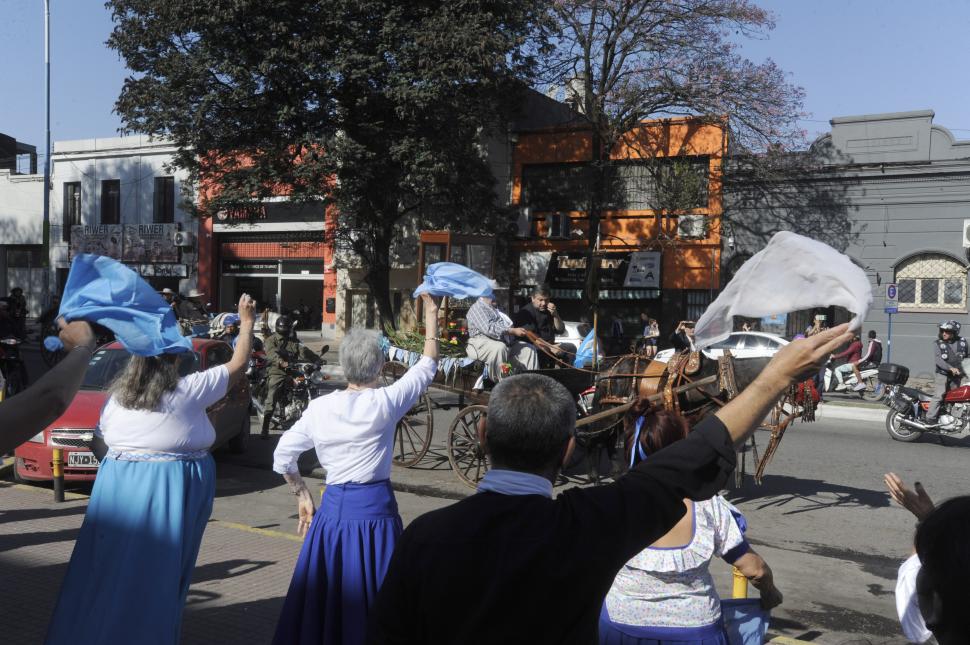 En cada edición, las mujeres y los niños le ponen ritmo a la tradicional marcha.  