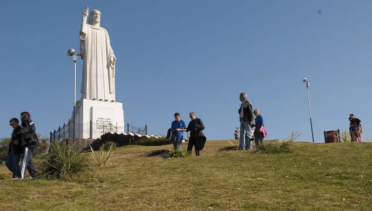 MUCHO SOL. El SMN anuncia una jornada soleada y cálida en Tucumán, ideal para visitar al Cristo Bendiciente de San Javier.