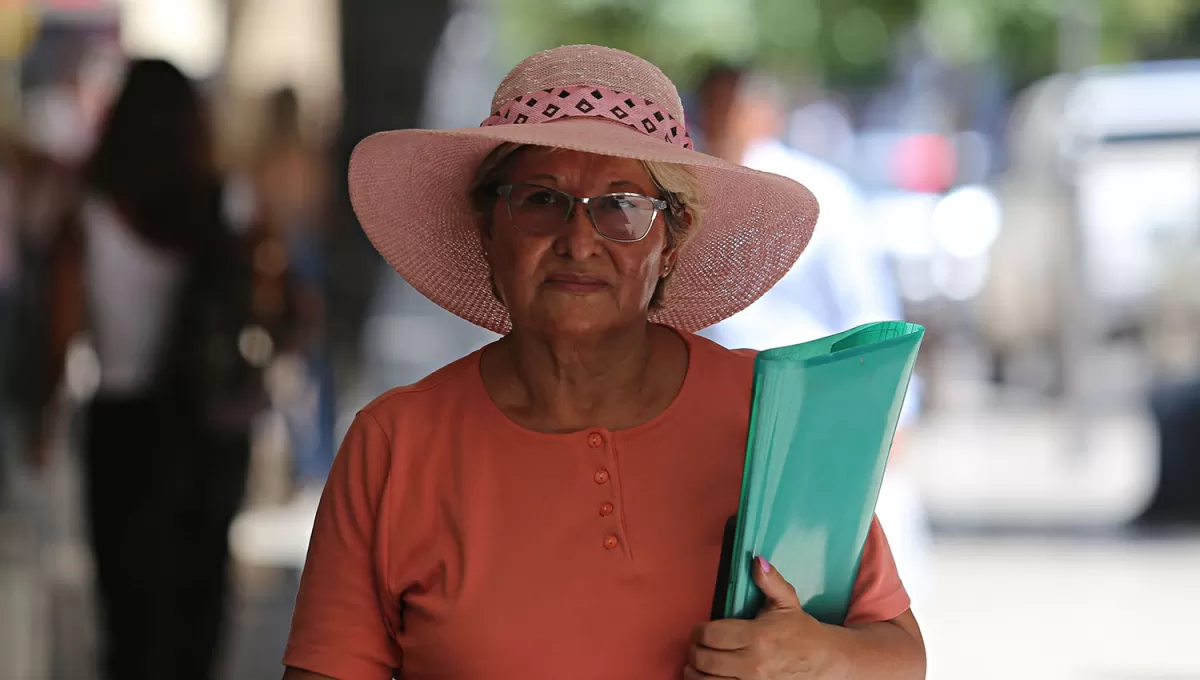 CUIDADOS. Se espera que el sol castigue la provincia durante toda la jornada y la máxima podría superar los 30 °C.