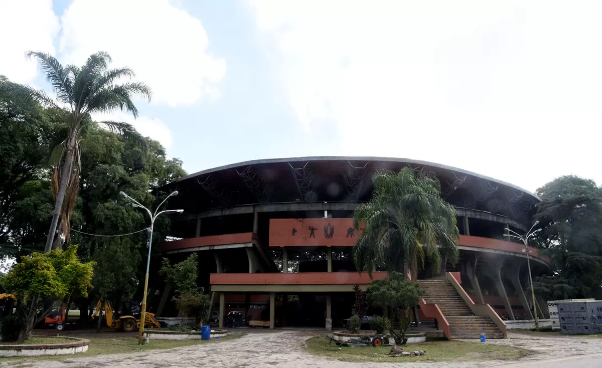 UN EMBLEMA DEL PARQUE. El palacio fue erigido en 1977. Ahora será habilitado con un nuevo techo.