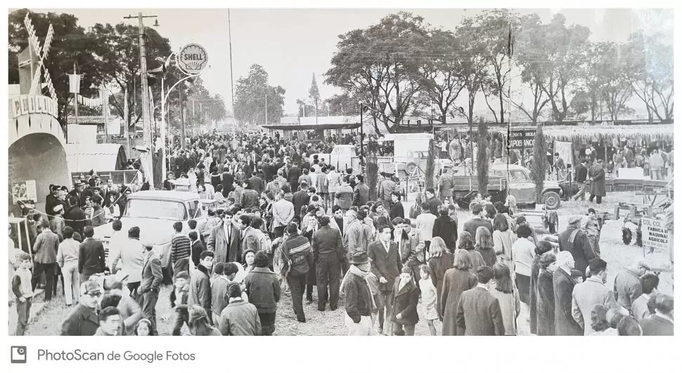 LA CONTINUIDAD, EN 1964. Más de una década pasó para que se realice la segunda Expo. Se realizó en la Quinta Agronómica en julio. Organizada entre la Rural y la Facultad de Agronomía de la UNT, por el 50 aniversario de la Casa de Altos Estudios. En la inauguración hablaron el rector Flavio Virla y el presidente de la SRT, Adolfo López. 