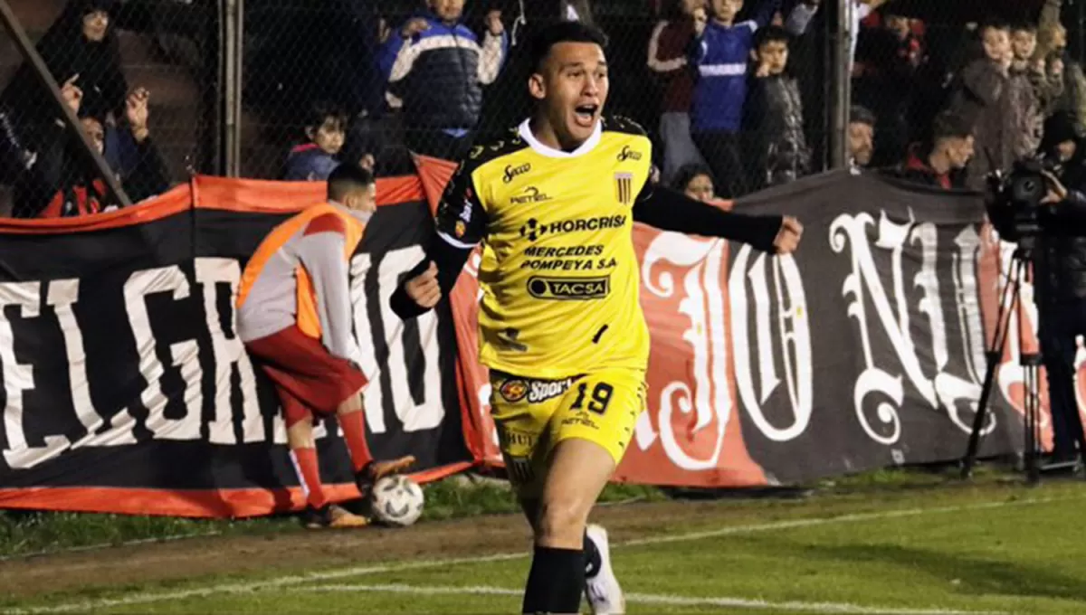 GOLEADOR. Nazareno Bazán anotó para la victoria de Almirante Brown en el Bajo Núñez y es el máximo anotador de su equipo en el torneo.