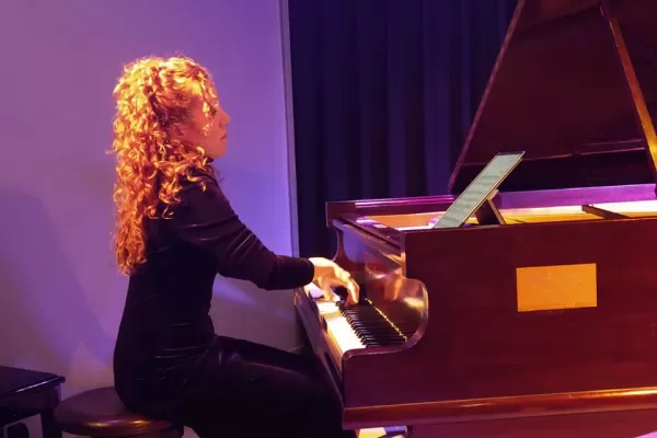 La obra de Carlos Guastavino, al piano y en masterclass