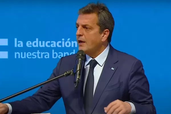 Massa propuso aumentar la inversión en la educación pública y criticó a la oposición