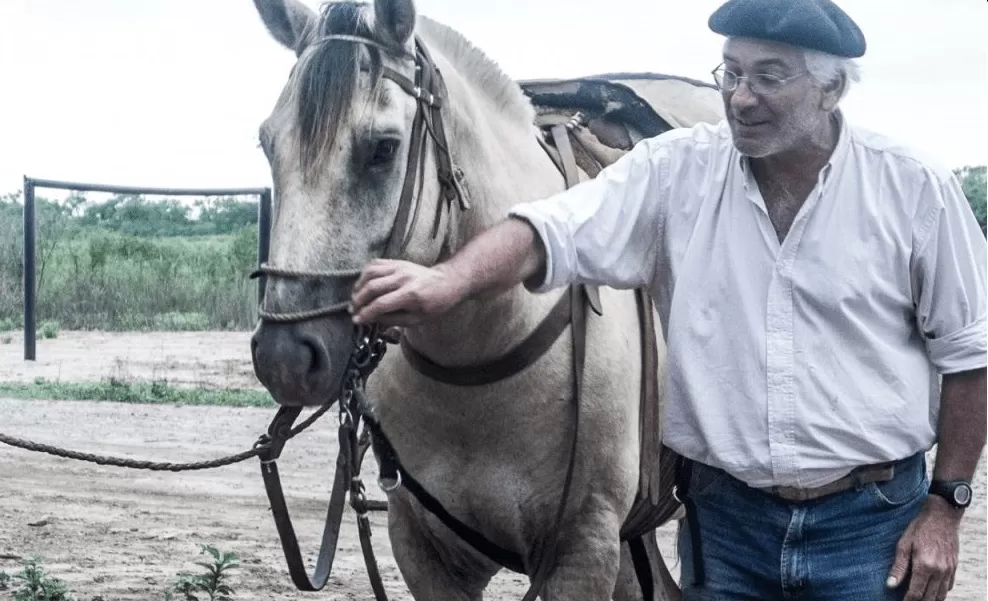 EN CONJUNTO. Hardoy dice que no trabaja contra el caballo sino con él.