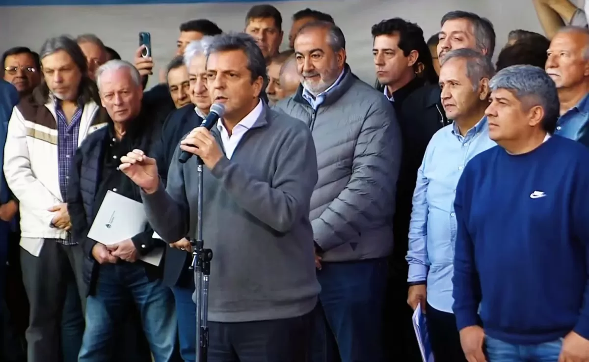 Sergio Massa con lideres de la CGT y la CTA 