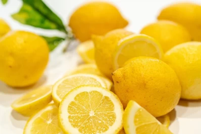 Rituales: cuál es el significado energético de colocar un limón debajo de la cama