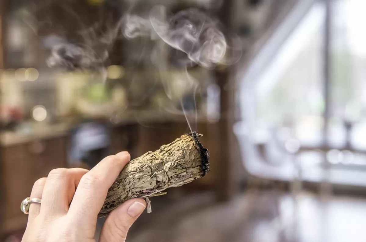 Conocé tres trucos para sacar las malas energías de tu casa