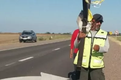 Desde Tucumán peregrinó cargando una cruz hasta Salta por el Señor y la Virgen del Milagro