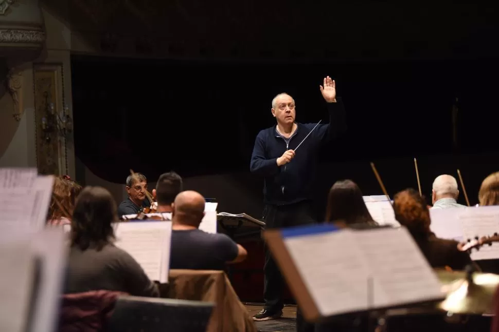 LA BATUTA. Roberto Buffo, al frente del ciclo.  