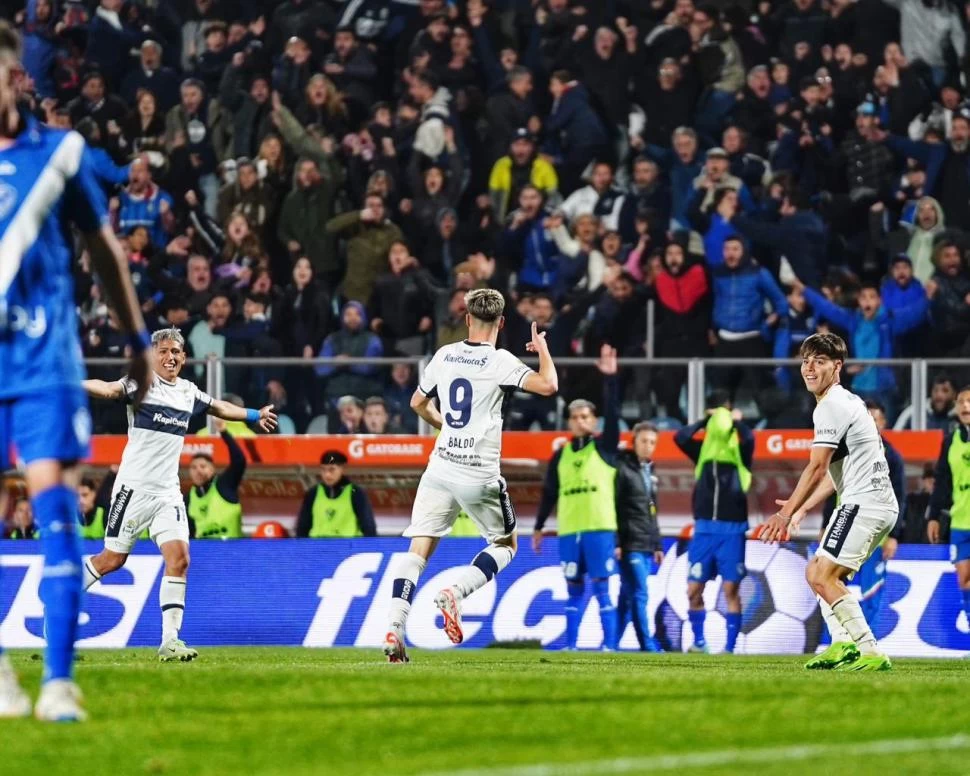 ¡QUÉ ALIVIO! Abaldo celebra el gol que decretó el triunfo del “lobo”. twitter @gimnasiaoficial