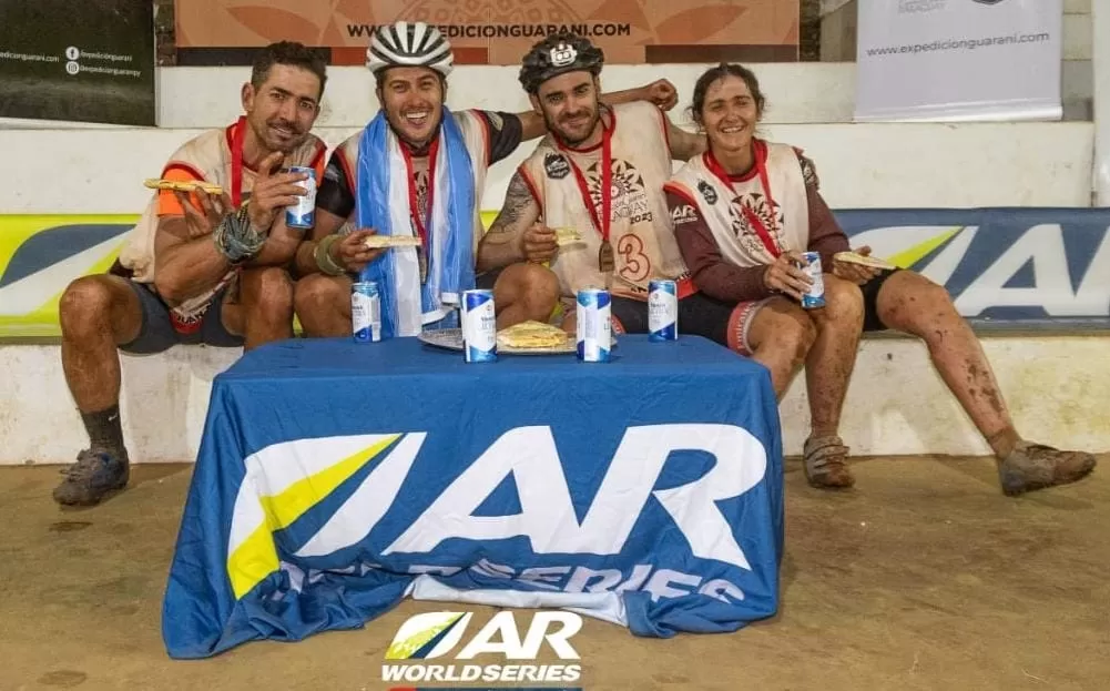 PROTAGONISTAS. Felices, los integrantes del equipo “San Juan Aventura”. 