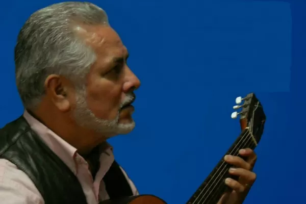 “Volver a Tucumán, a los amores, a los azahares”