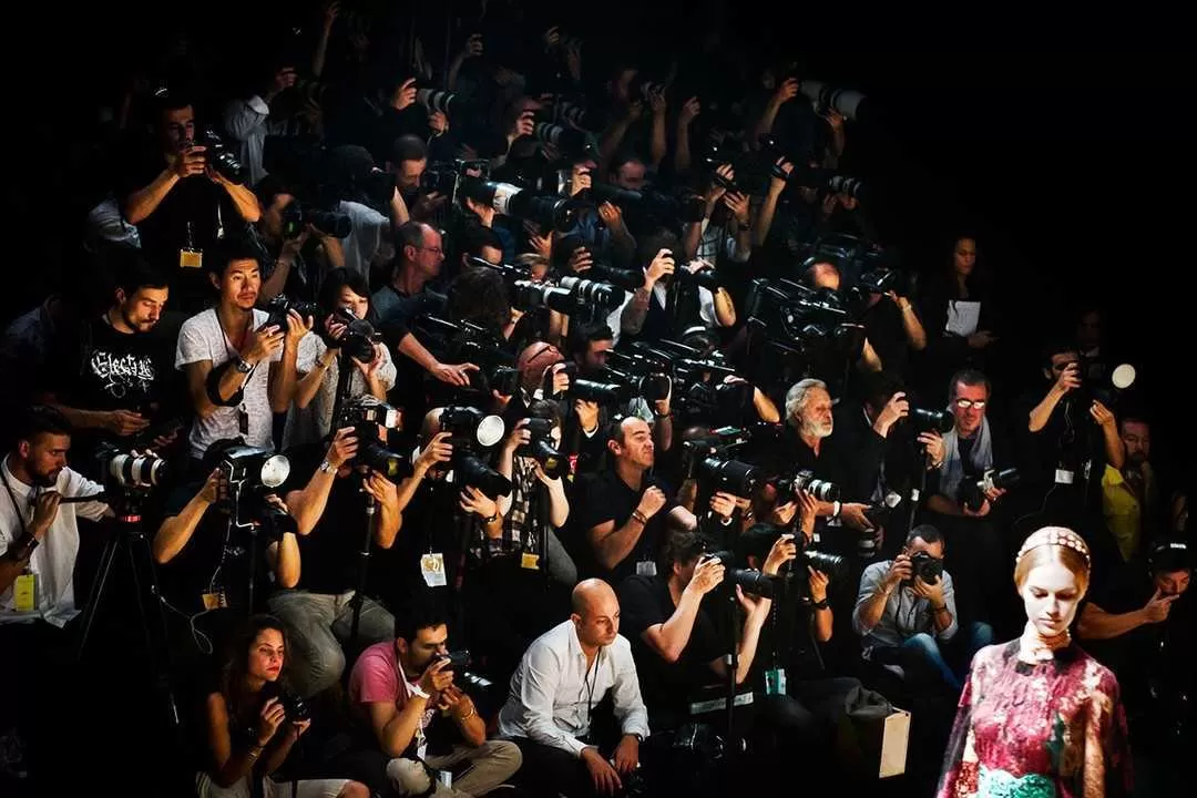 Los fotógrafos de la Fashion Week, listos para capturar cada detalle.