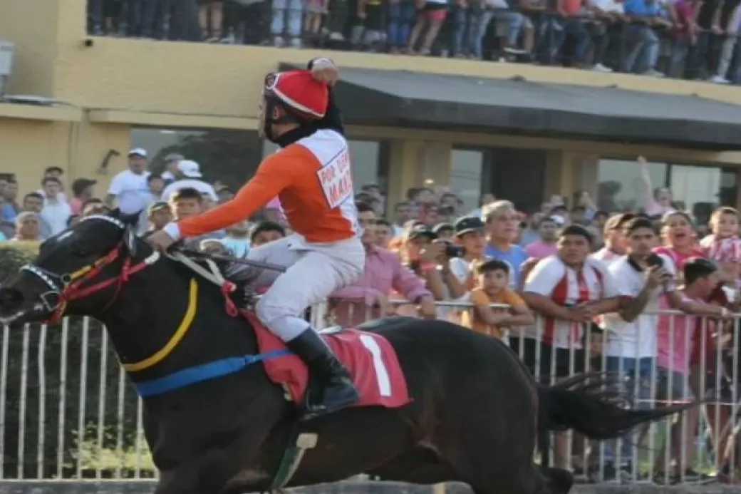 Turf: Neutrón fue pura potencia en el festival cuadrero