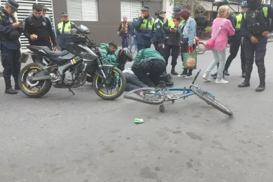 Un motociclista atropelló a una mujer en Barrio Norte