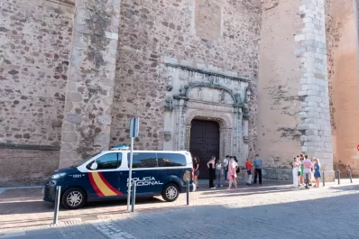 El caso de los falsos desnudos de menores con inteligencia artificial sacude a un pueblo de España