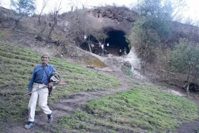 Proyectarán un documental sobre un tucumano que vive desde hace 40 años en una cueva