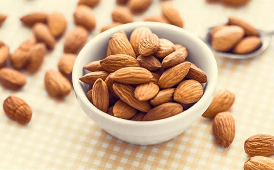 Vida saludable: en qué ayuda a nuestro organismo comer almendras todos los días.