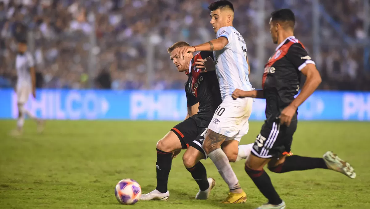 DAR EL GOLPE. Atlético Tucumán, liderado por Joaquín Pereyra, buscará llevarse la victoria desde el Monumental de Núñez.