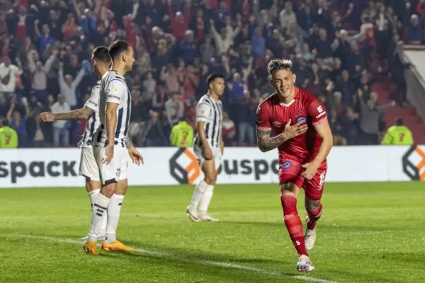 Argentinos Juniors le ganó a Talleres y es líder de la Zona A