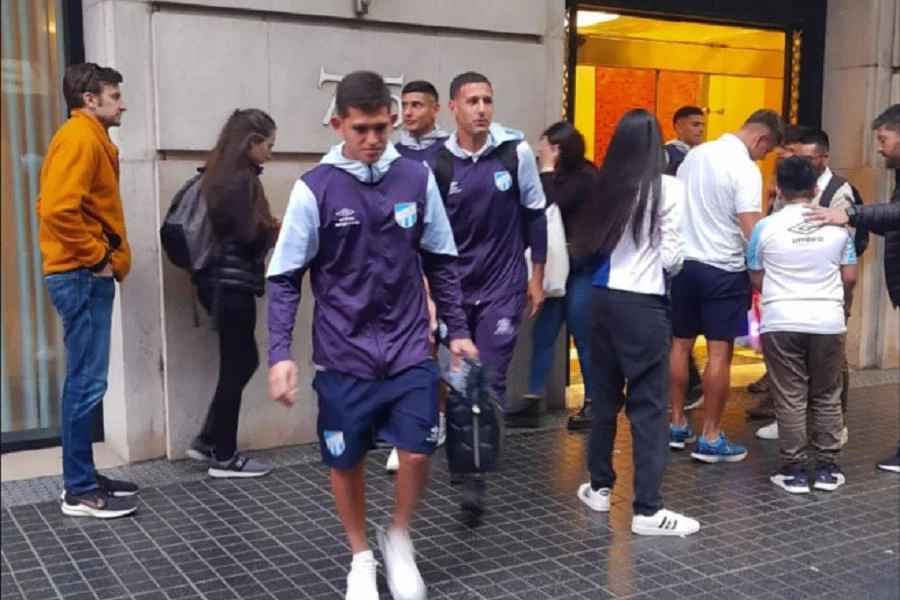 Los tucumanos, rumbo al estadio