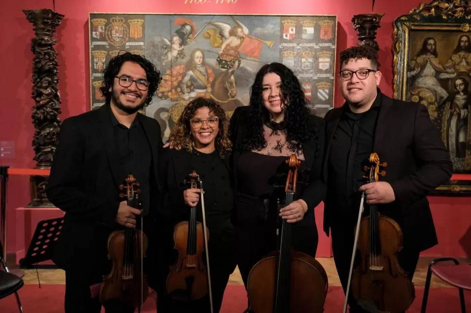 DOMUS STRING QUARTET. José Ramírez, Sol Durán, la cellista tucumana Rocío Espinosa y Manuel Lubo Díaz. 