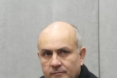 Conflicto institucional en Concepción: Molinuevo, a Francia sin “permiso” de ediles