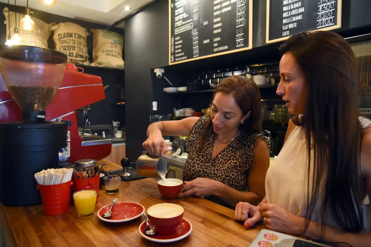 Ni la pandemia ni los robos pudieron con su amor por el café de especialidad