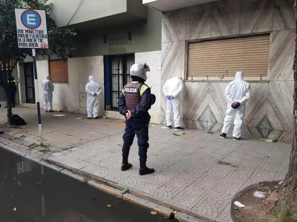 HISTÓRICA IMAGEN. Tres policías y un civil fueron detenidos por haber secuestrado a un taxista que habría estado vinculado a un supuesto narco. 