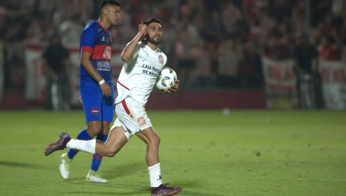 GOLEADOR. Emanuel Dening llegó a los 15 festejos esta temporada.