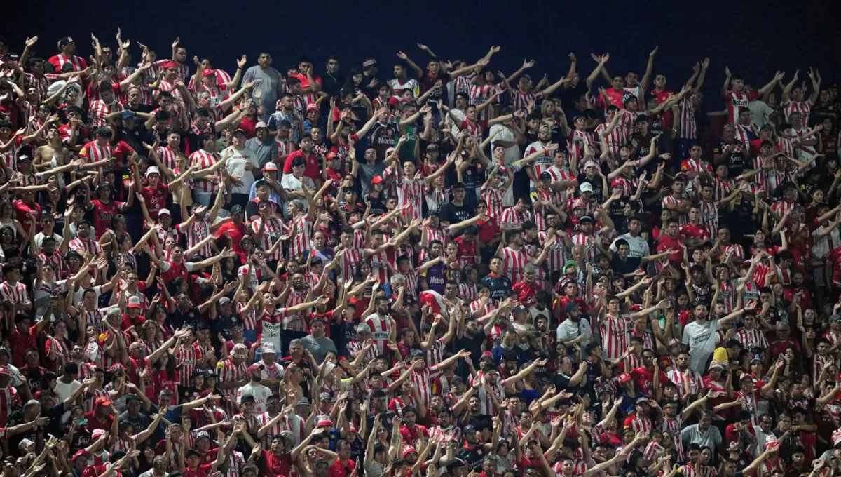 GUSTO A POCO. Los hinchas colmaron las tribunas de La Ciudadela con la ilusión de festejar una victoria del equipo.