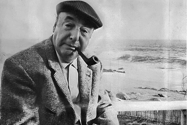 Pinochet mató la democracia, pero no pudo con la poesía